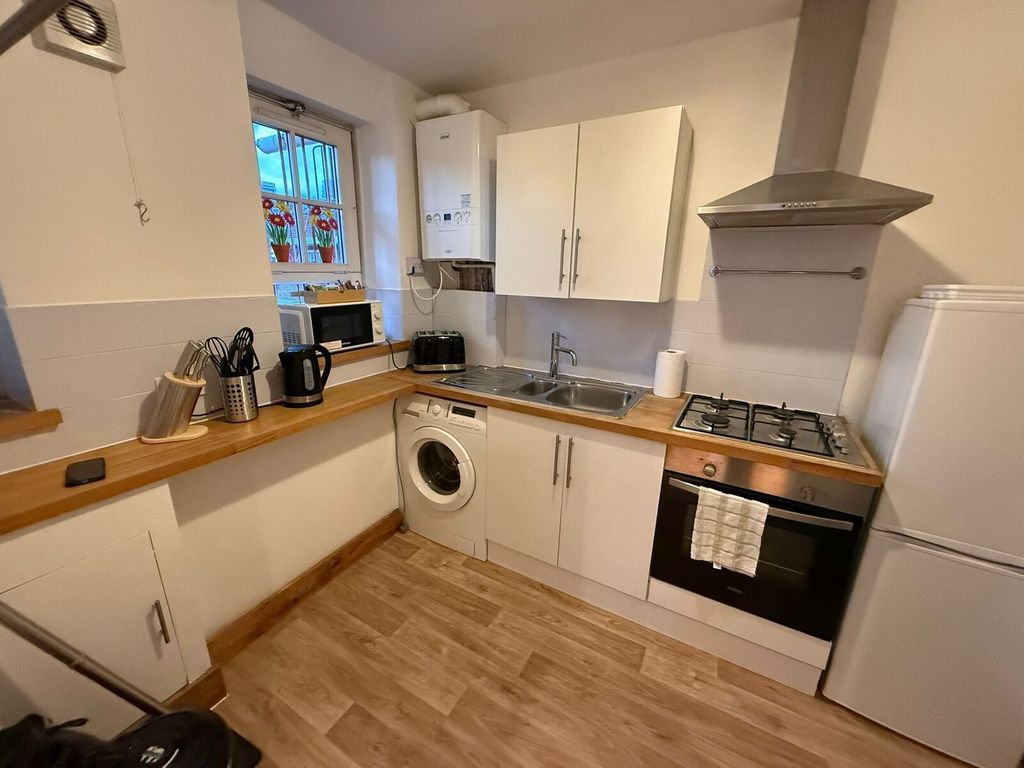 Property photo 2 of 6