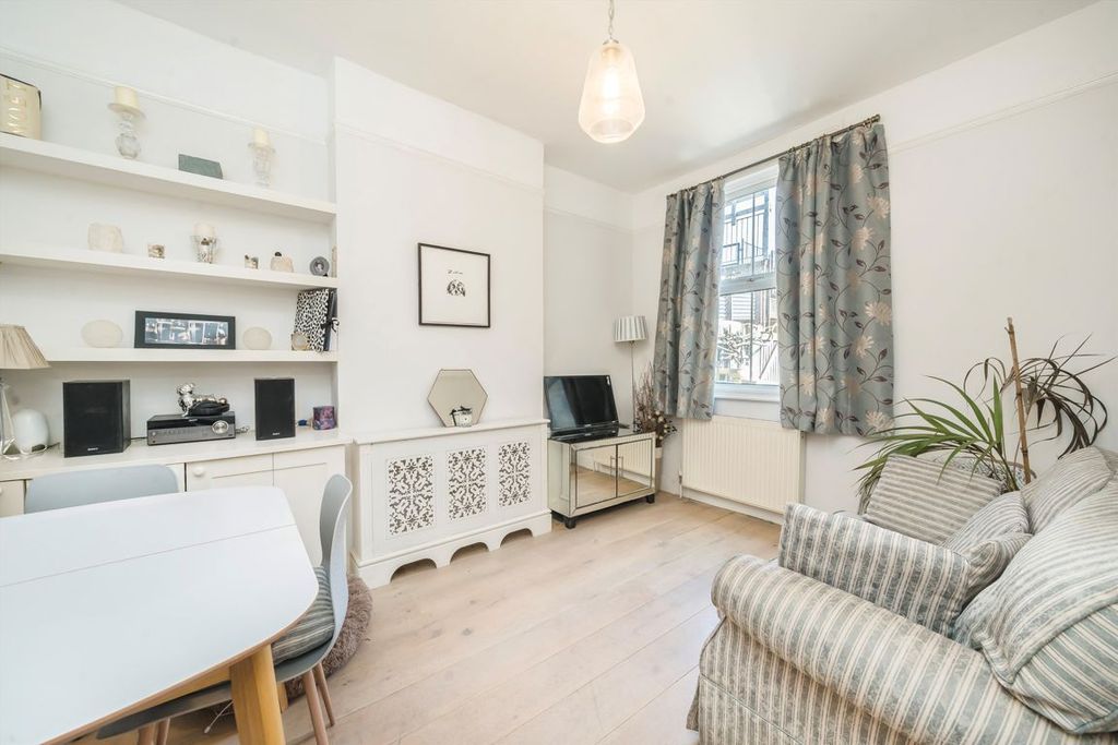 Property photo 3 of 8