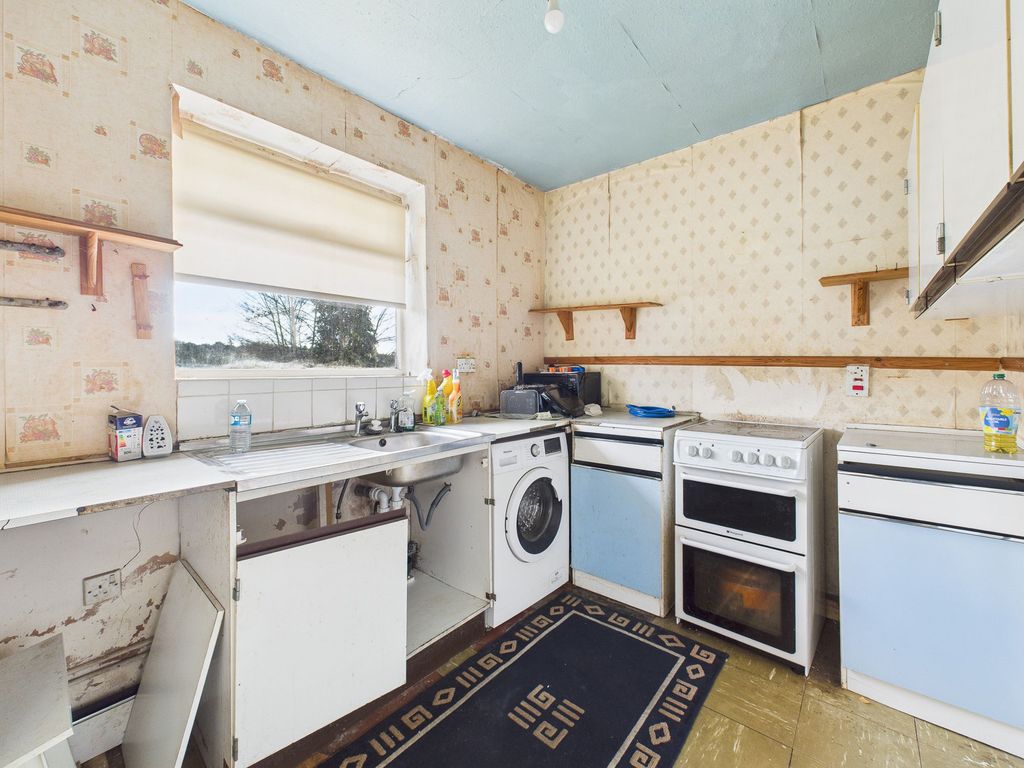 Property photo 3 of 9 Kitchen