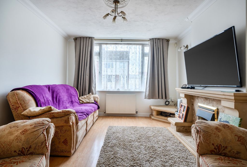 Property photo 3 of 12 1400021-13-696Fad...