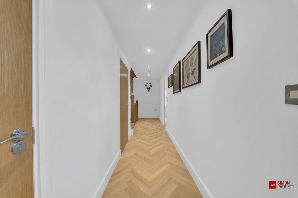 Property photo 2 of 35
