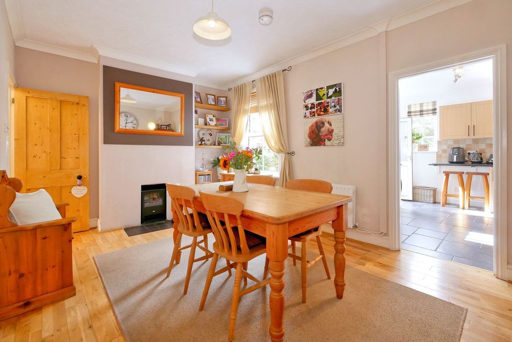 Property photo 3 of 42