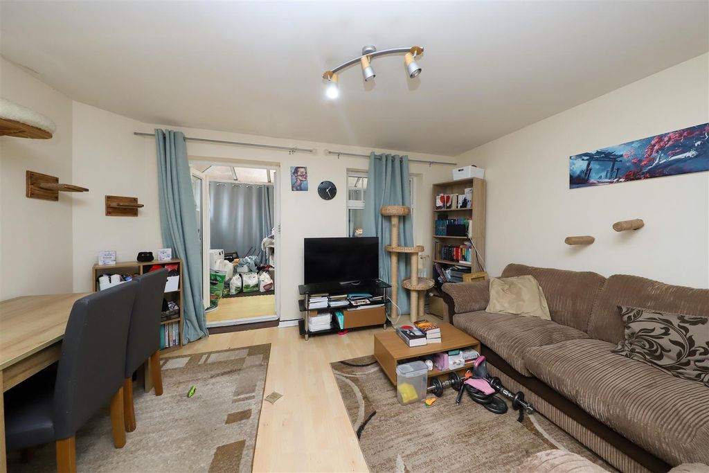 Property photo 3 of 9 Living / Dining