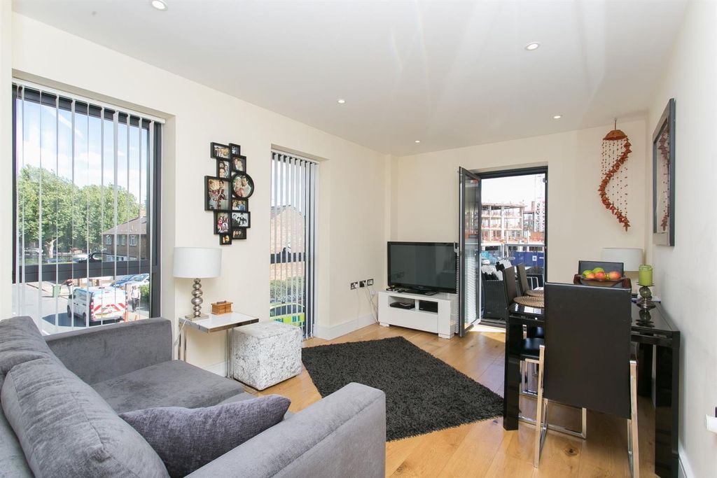 Property photo 1 of 8