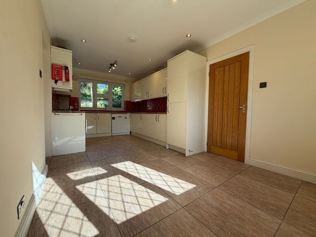 Property photo 2 of 19 Image