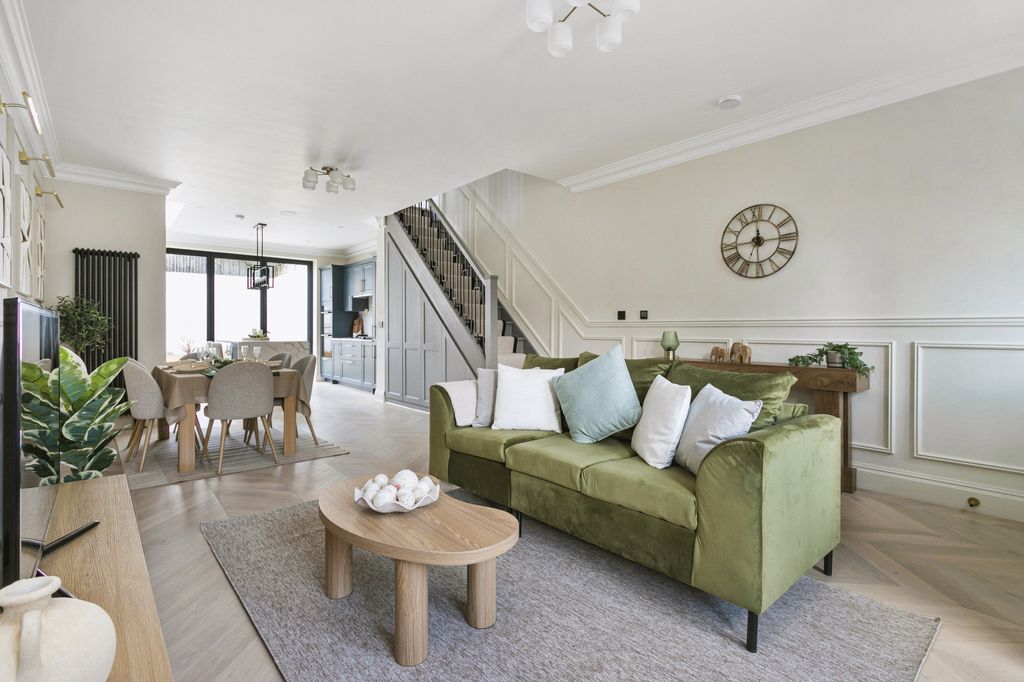 Property photo 1 of 36 4