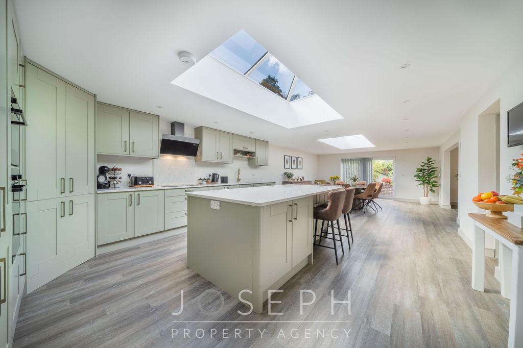 Property photo 3 of 30