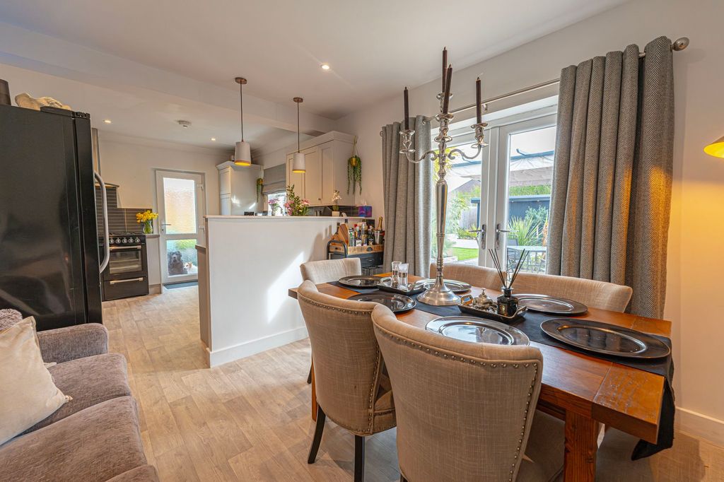 Property photo 3 of 45