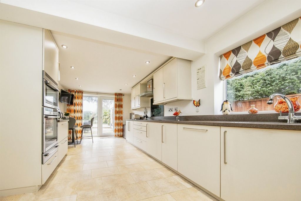 Property photo 3 of 21