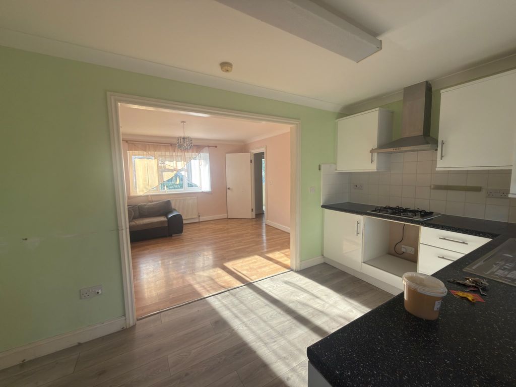 Property photo 1 of 11 Three Bedroom Family House Two Bathrooms- Dagenham