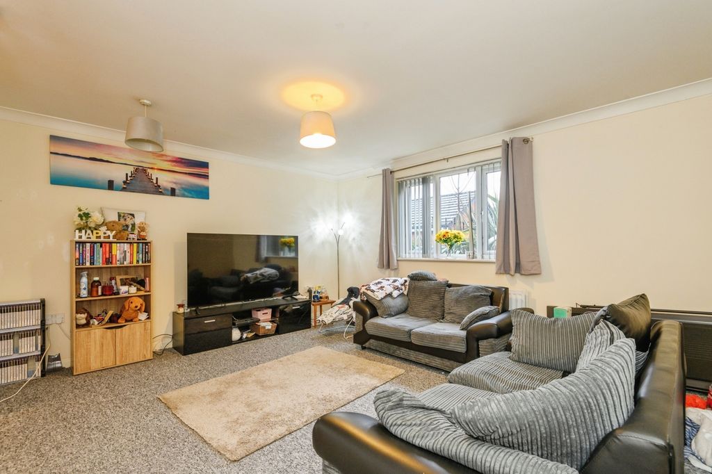 Property photo 2 of 15 Lounge