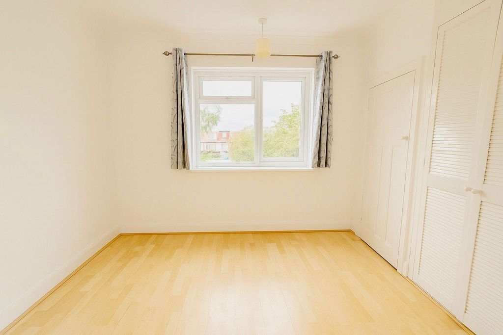 Property photo 3 of 11 Bedroom