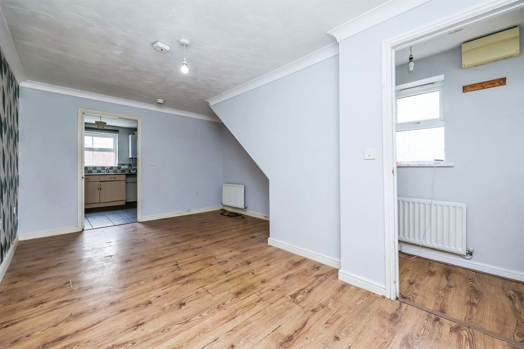 Property photo 2 of 19