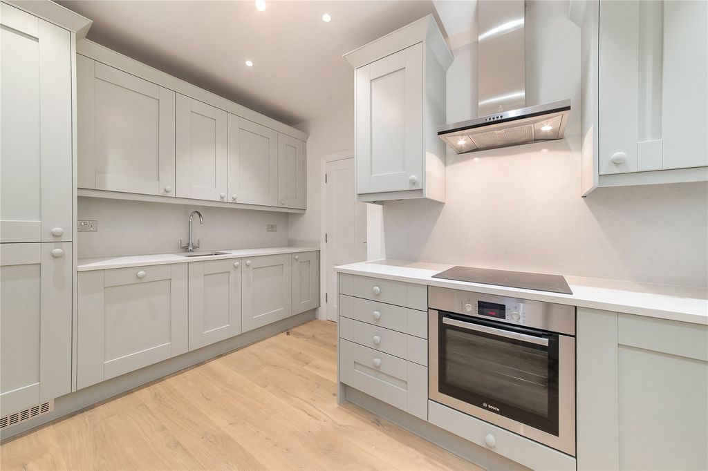 Property photo 2 of 13 Long Acre