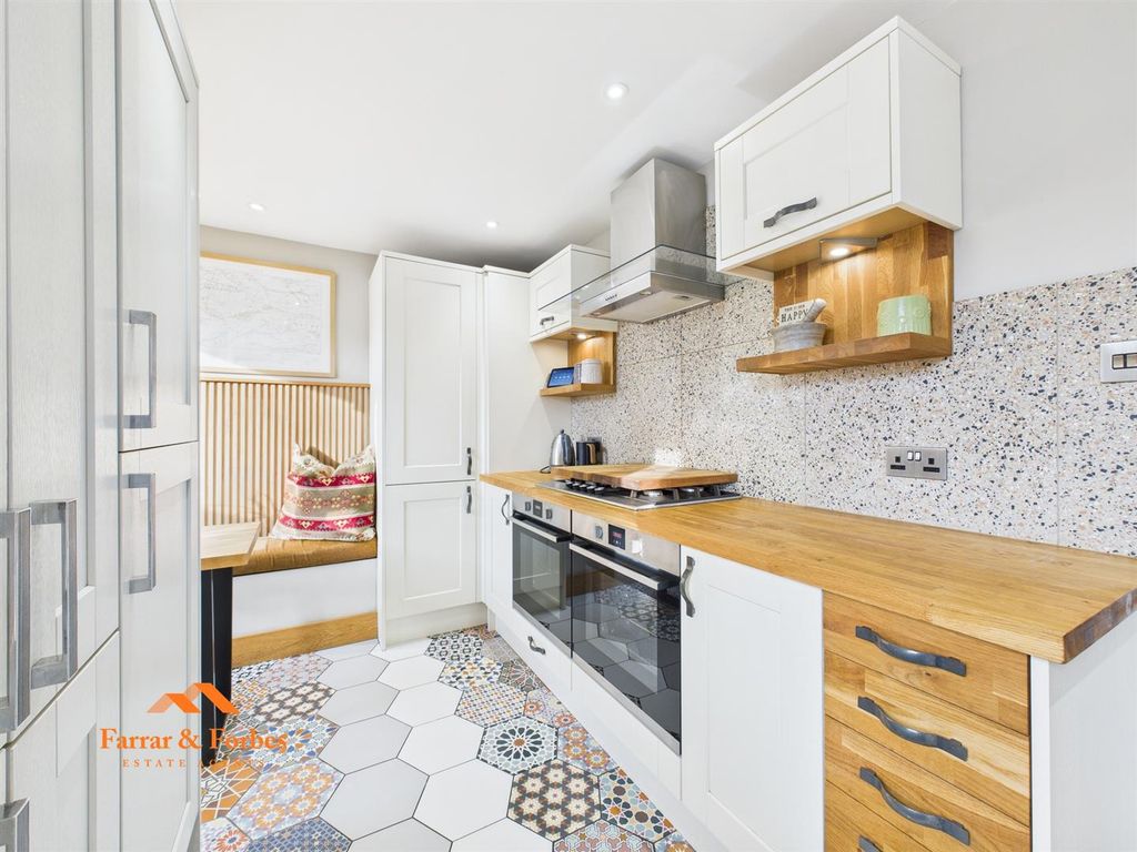 Property photo 2 of 27 Cam03956G0-Pr0158-Still017.Jpg