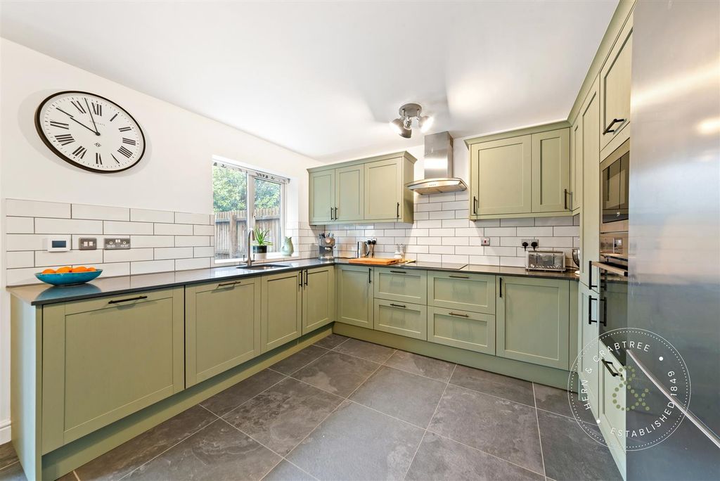 Property photo 2 of 42 Clos-Dewi-Sant-32.Jpg