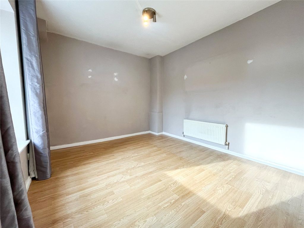 Property photo 3 of 11 Lounge