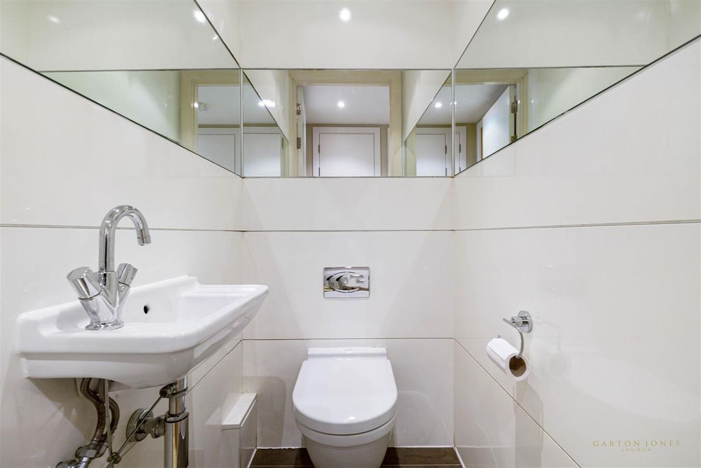 Property photo 3 of 12 WC