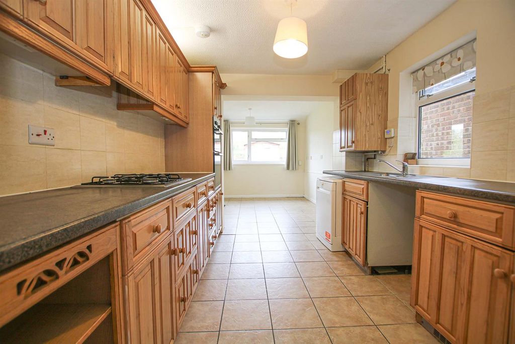 Property photo 2 of 18 Img_4709 Kit.Jpg