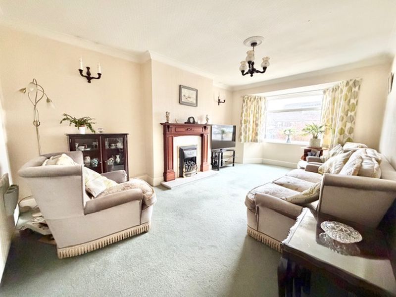 Property photo 3 of 16 Lounge