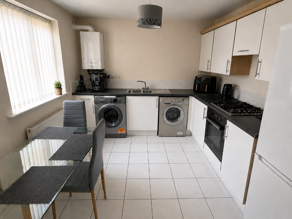 Property photo 3 of 9 Kitchen