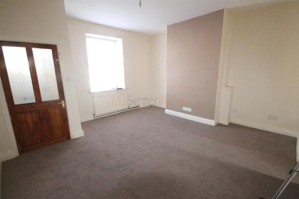 Property photo 2 of 9 Livingroom