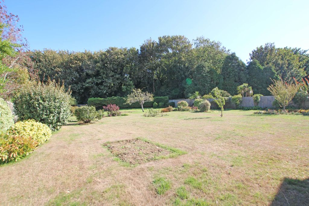Property photo 2 of 20