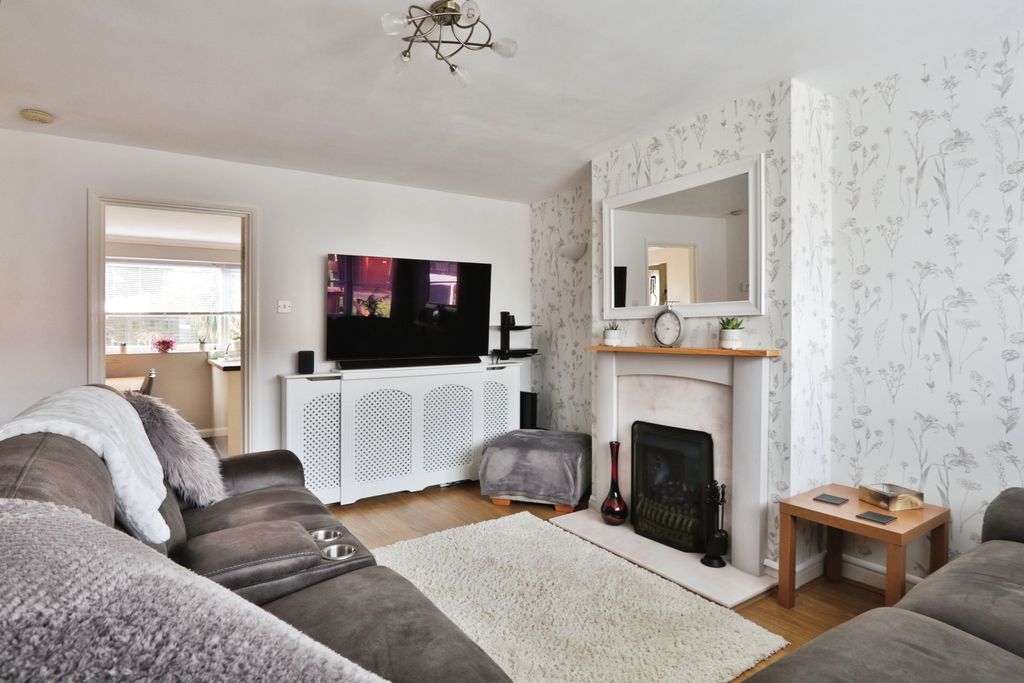 Property photo 3 of 19 3799866
