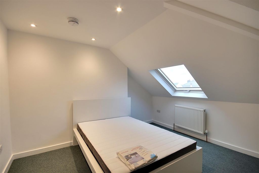Property photo 2 of 12 R8.Jpg