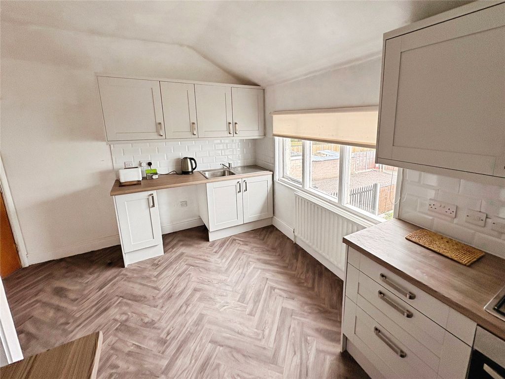 Property photo 3 of 6 Dining Kitchen