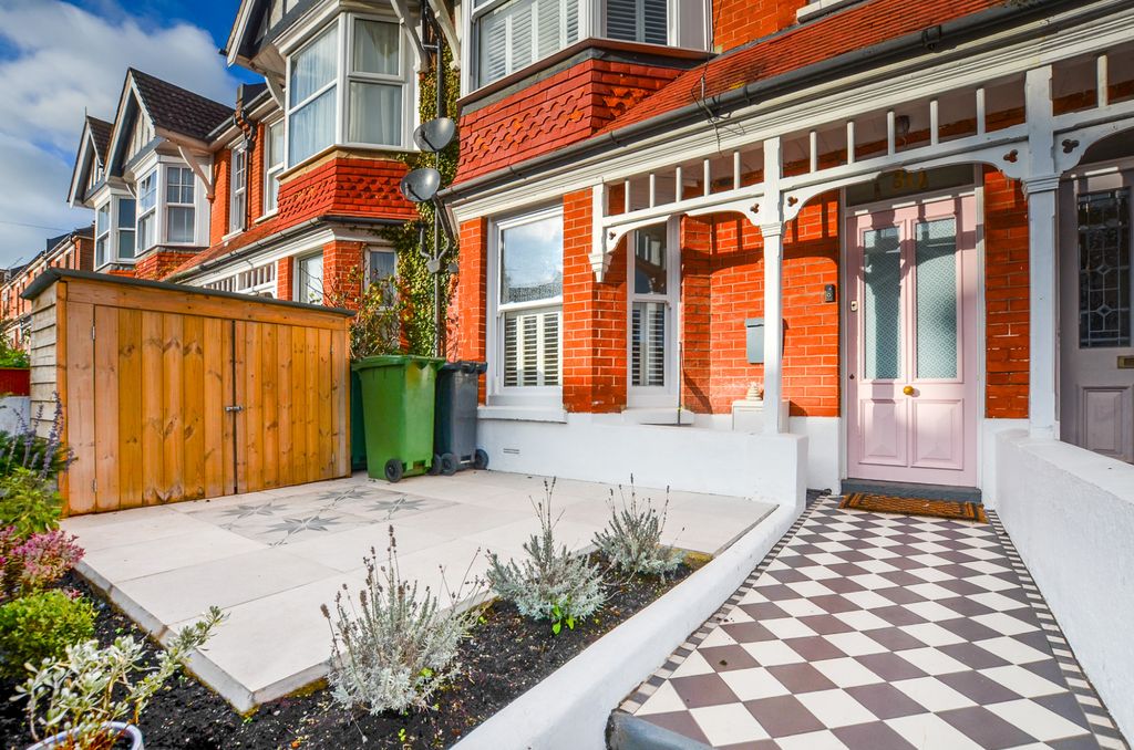 Property photo 2 of 36