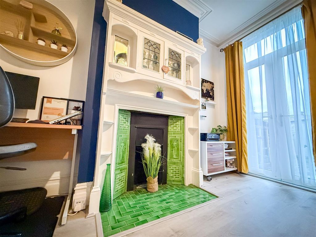 Property photo 3 of 32 Sitting Room