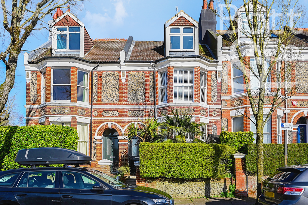 Property photo 2 of 33