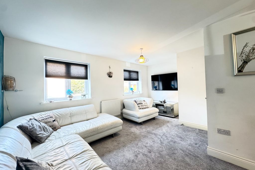 Property photo 2 of 15 Living/Dining Room