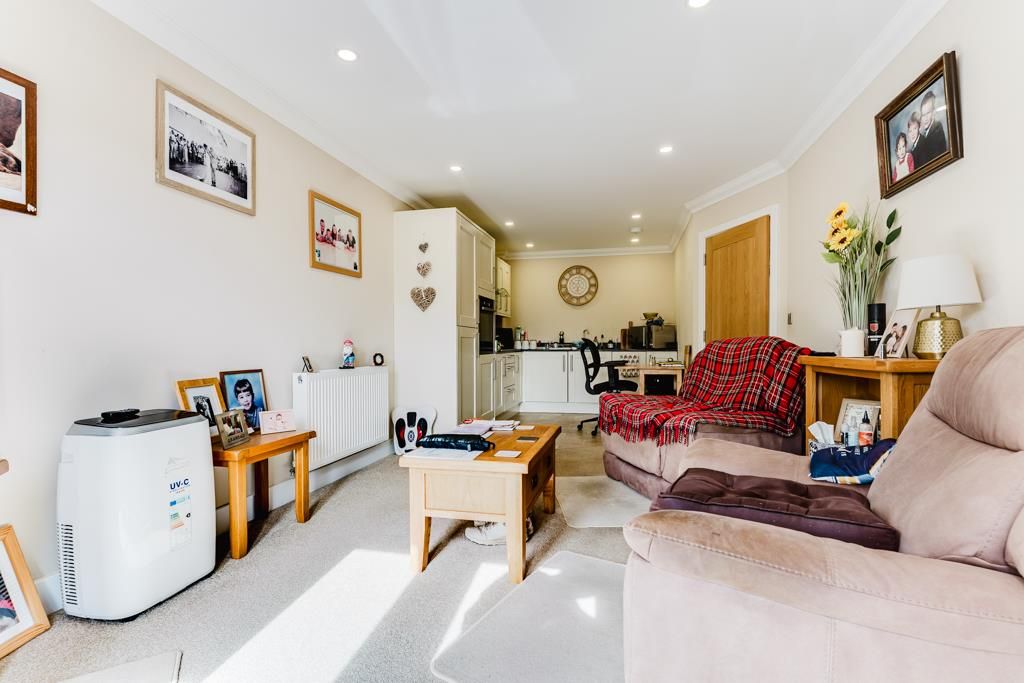 Property photo 3 of 14 Flat 14, 38C Broad Green, Wellingborough (9 Of 14)
