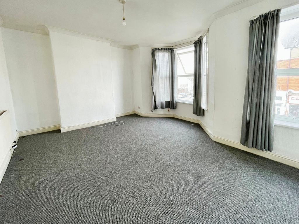 Property photo 3 of 11 Image