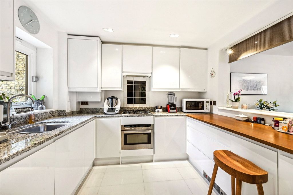 Property photo 2 of 11 Kitchen