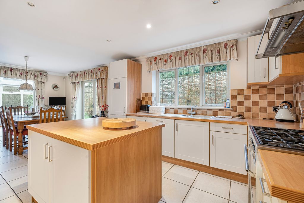 Property photo 3 of 37 Kitchen