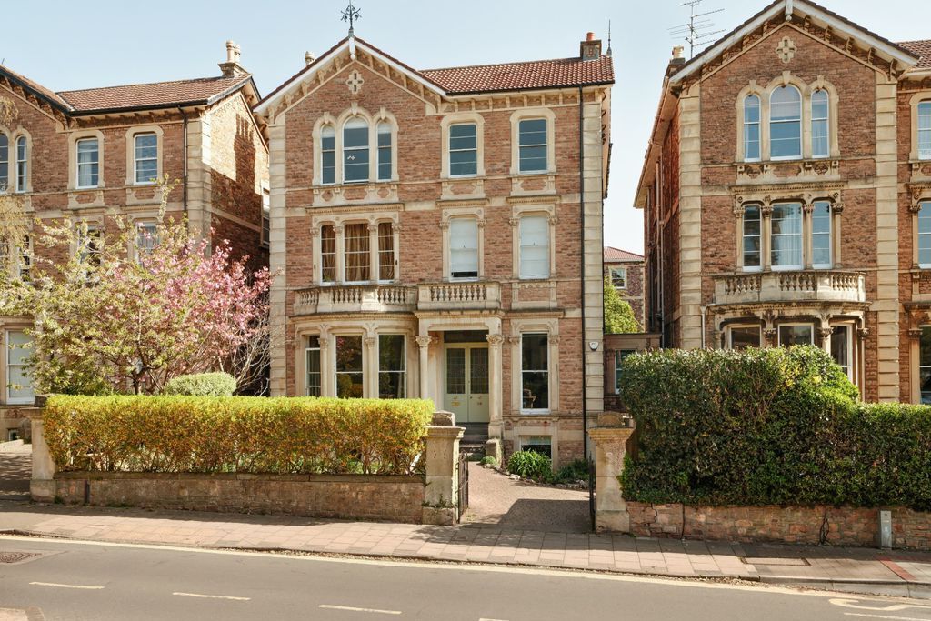 Property photo 1 of 17 External