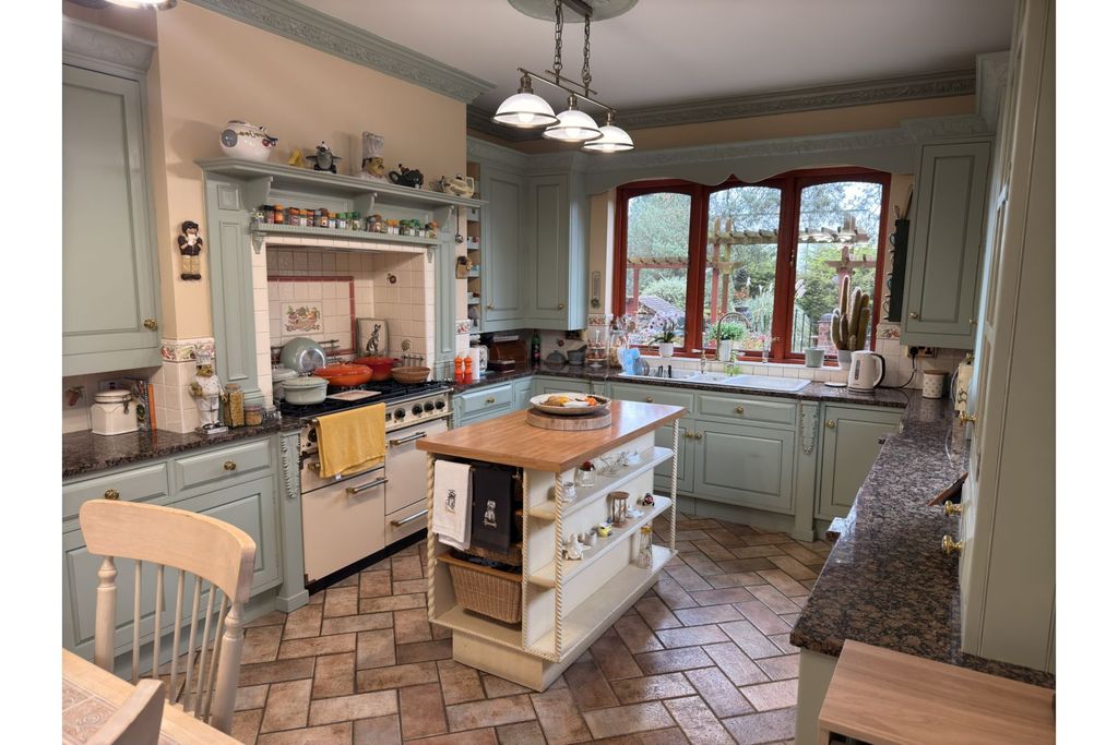 Property photo 2 of 21 Kitchen