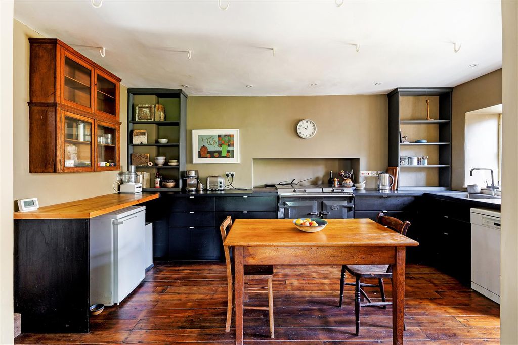 Property photo 2 of 22 92985_Hill-House-Selsley-East (10).Jpg