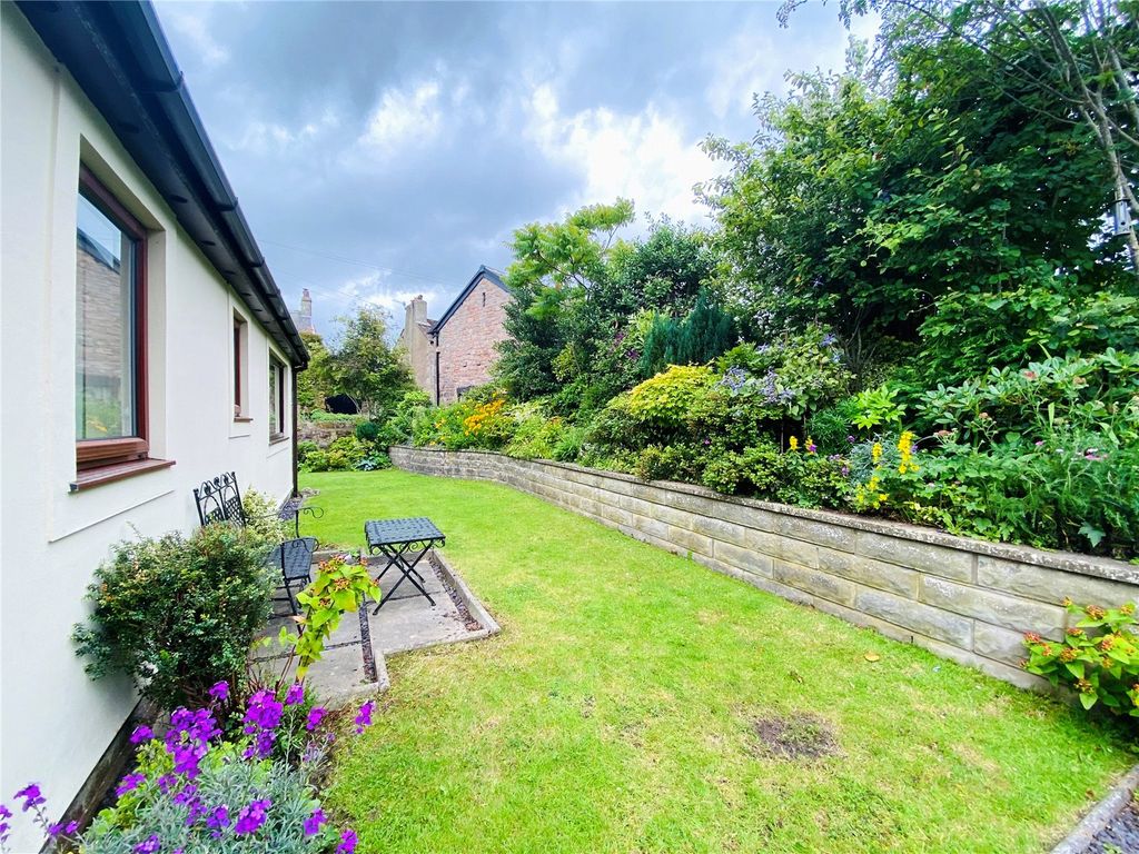 Property photo 2 of 19 Garden