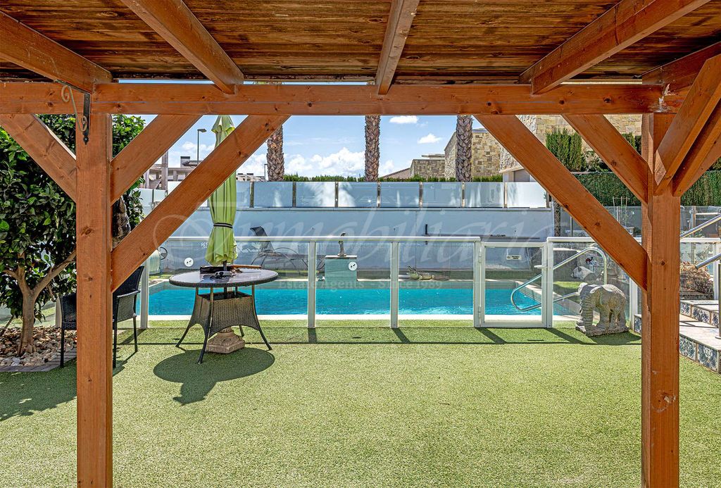 Property photo 3 of 37