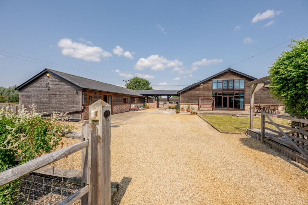 Property photo 1 of 33
