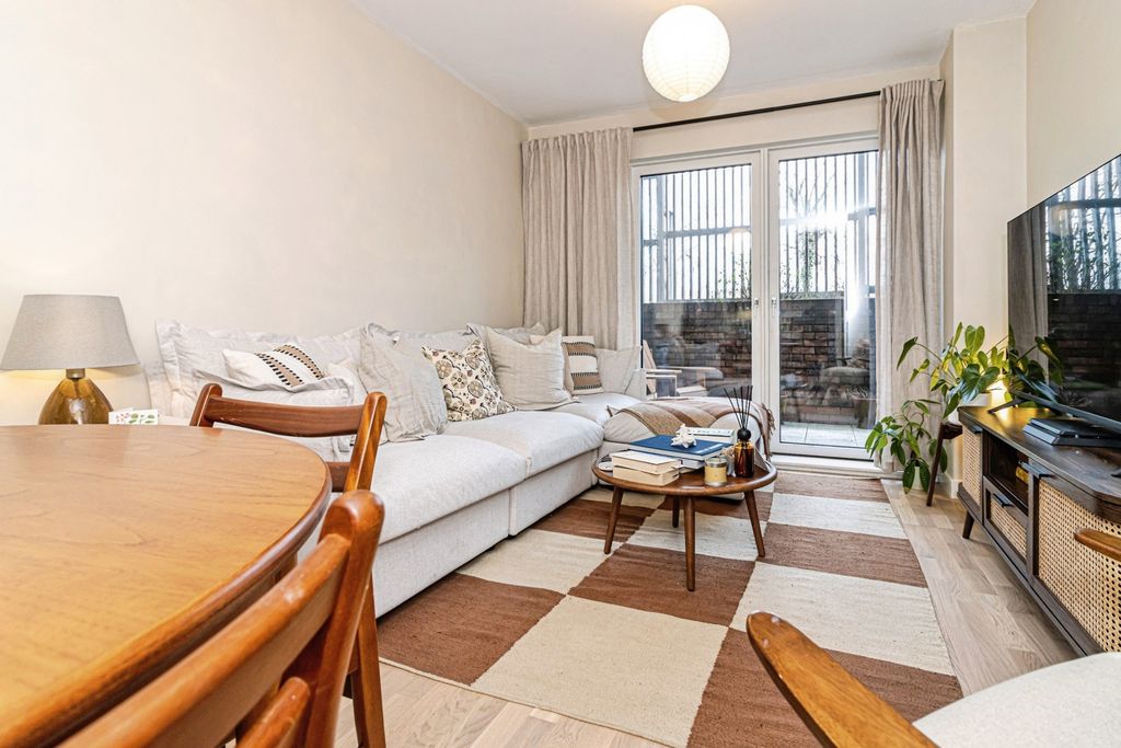 Property photo 2 of 8 Photo