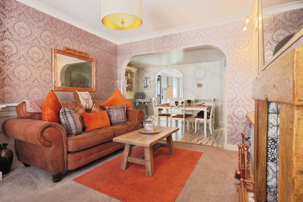 Property photo 2 of 20 4235194