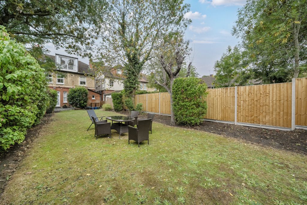 Property photo 2 of 15 Communal Gardens