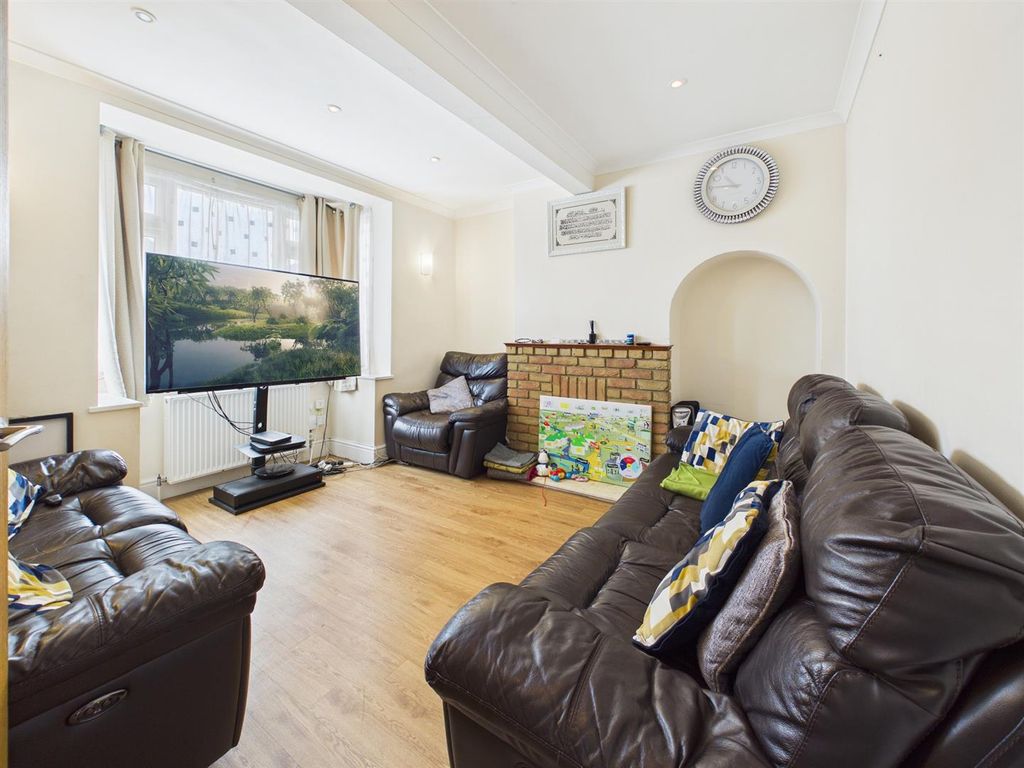 Property photo 3 of 9 Cam05510G0-Pr0192-Still001.Jpg