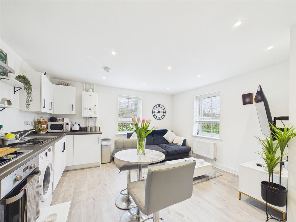 Property photo 2 of 9