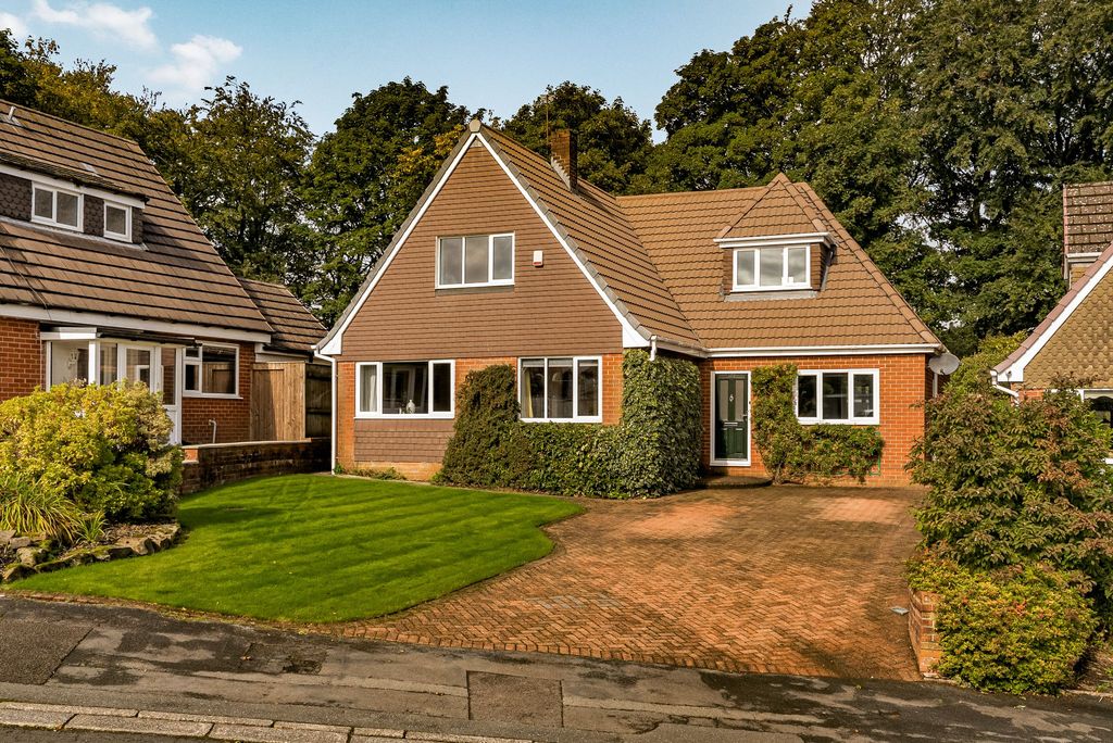 Property photo 1 of 39 Photograph 33